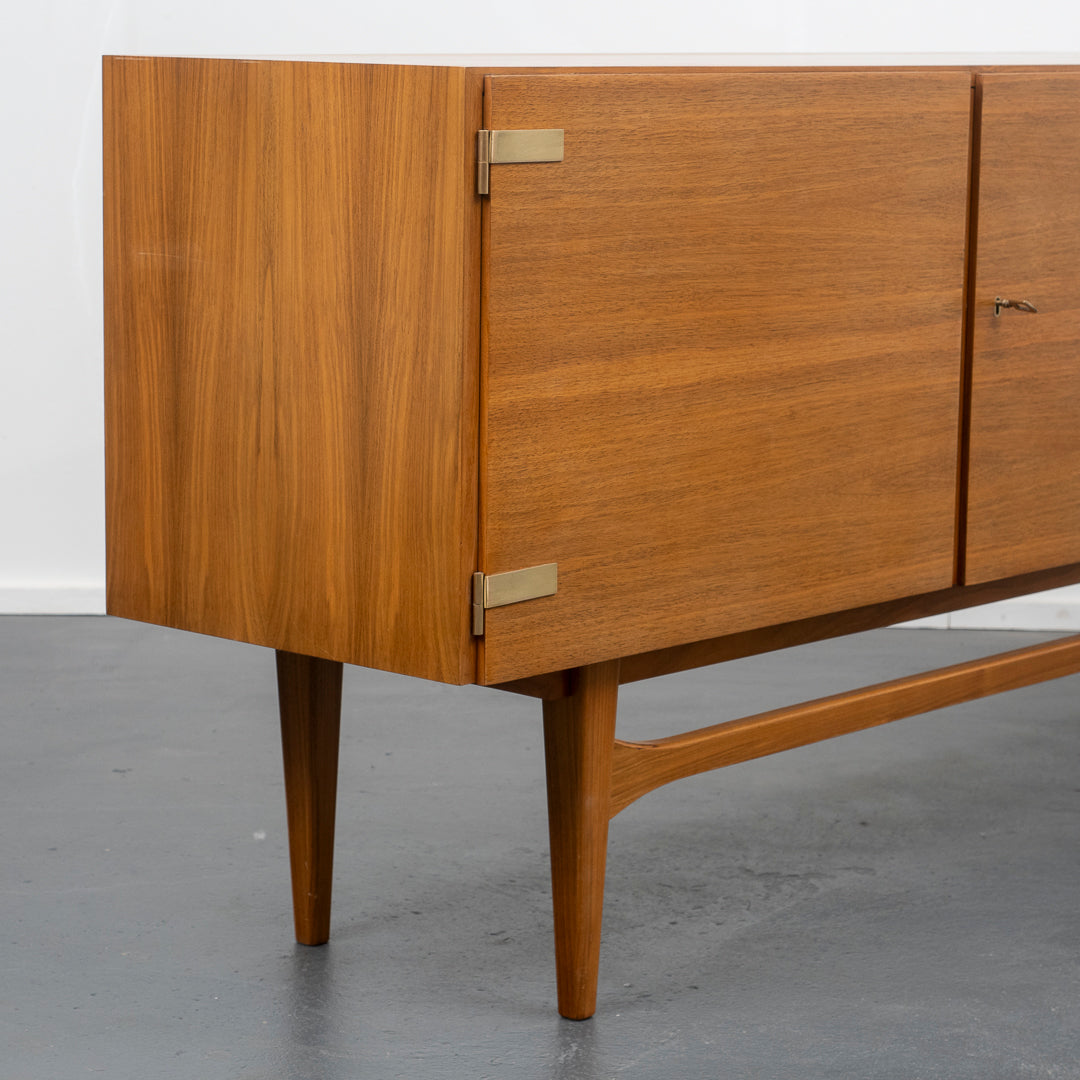 60er Jahre Sideboard, Nußbaum,restauriert, 200cm