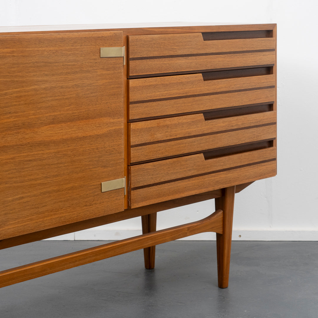 60er Jahre Sideboard, Nußbaum,restauriert, 200cm