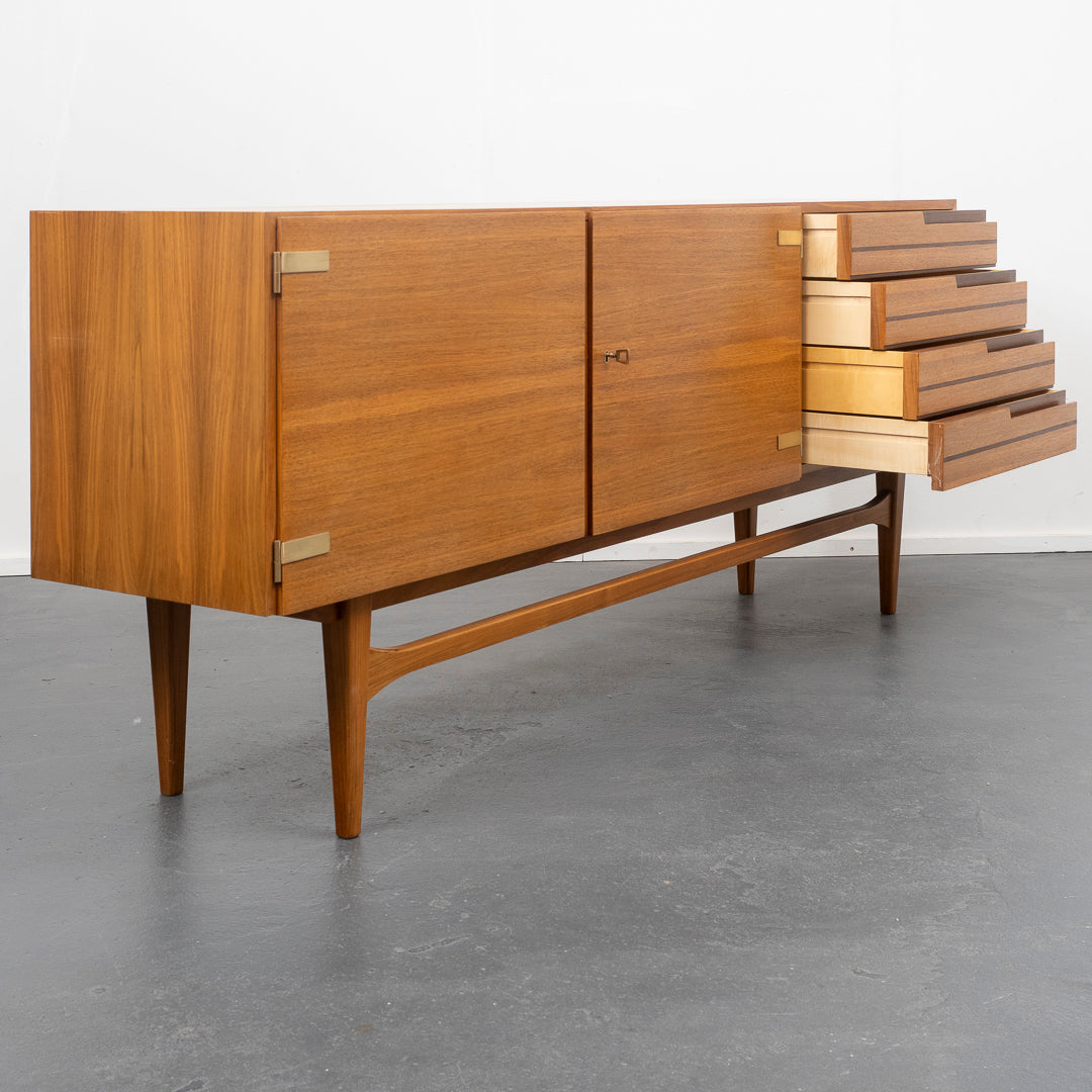 60er Jahre Sideboard, Nußbaum,restauriert, 200cm