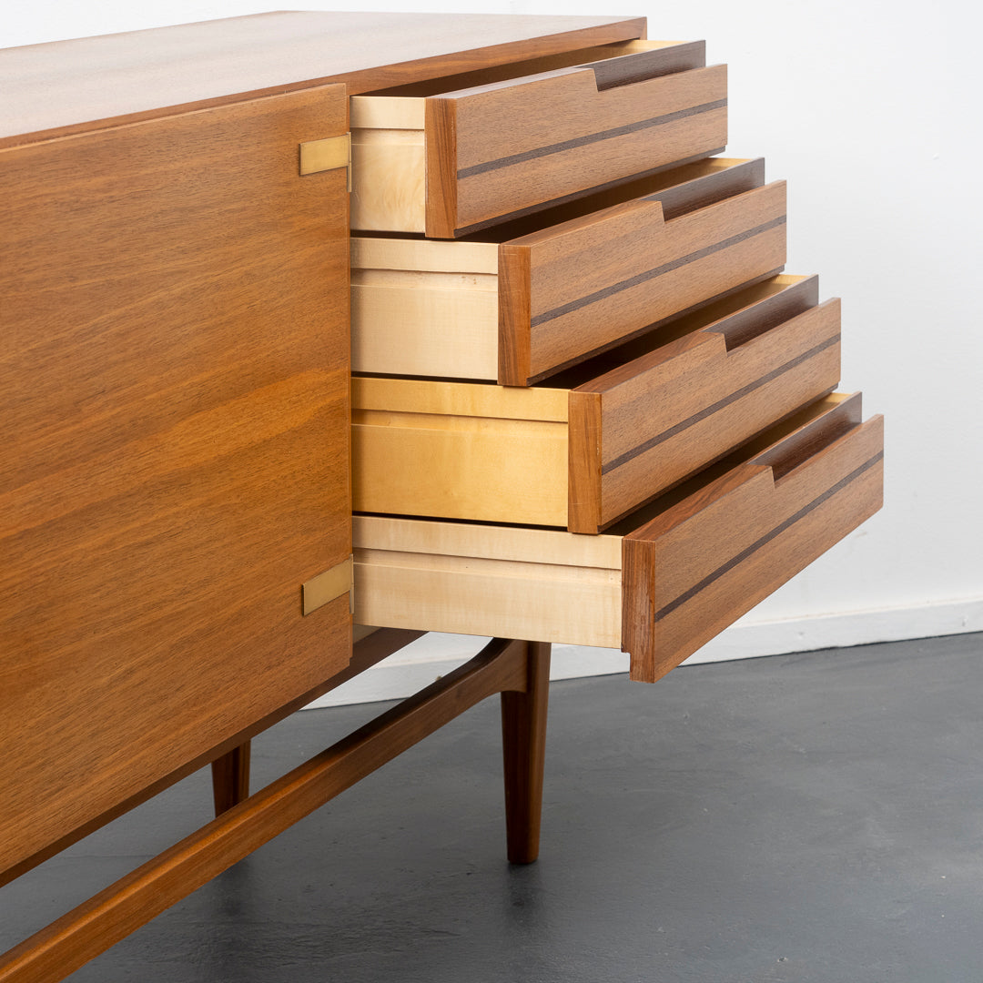 60er Jahre Sideboard, Nußbaum,restauriert, 200cm