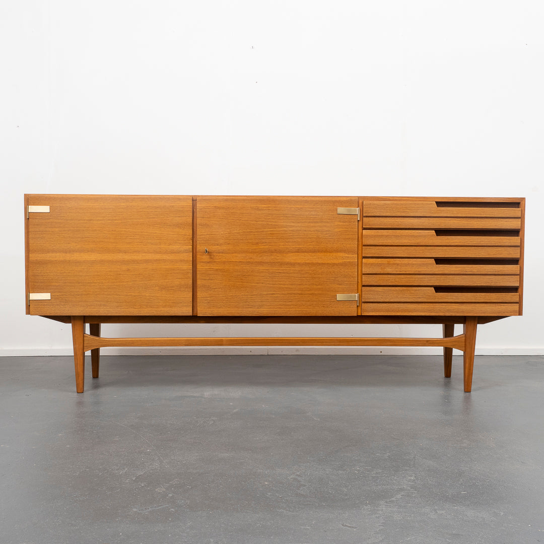 60er Jahre Sideboard, Nußbaum,restauriert, 200cm