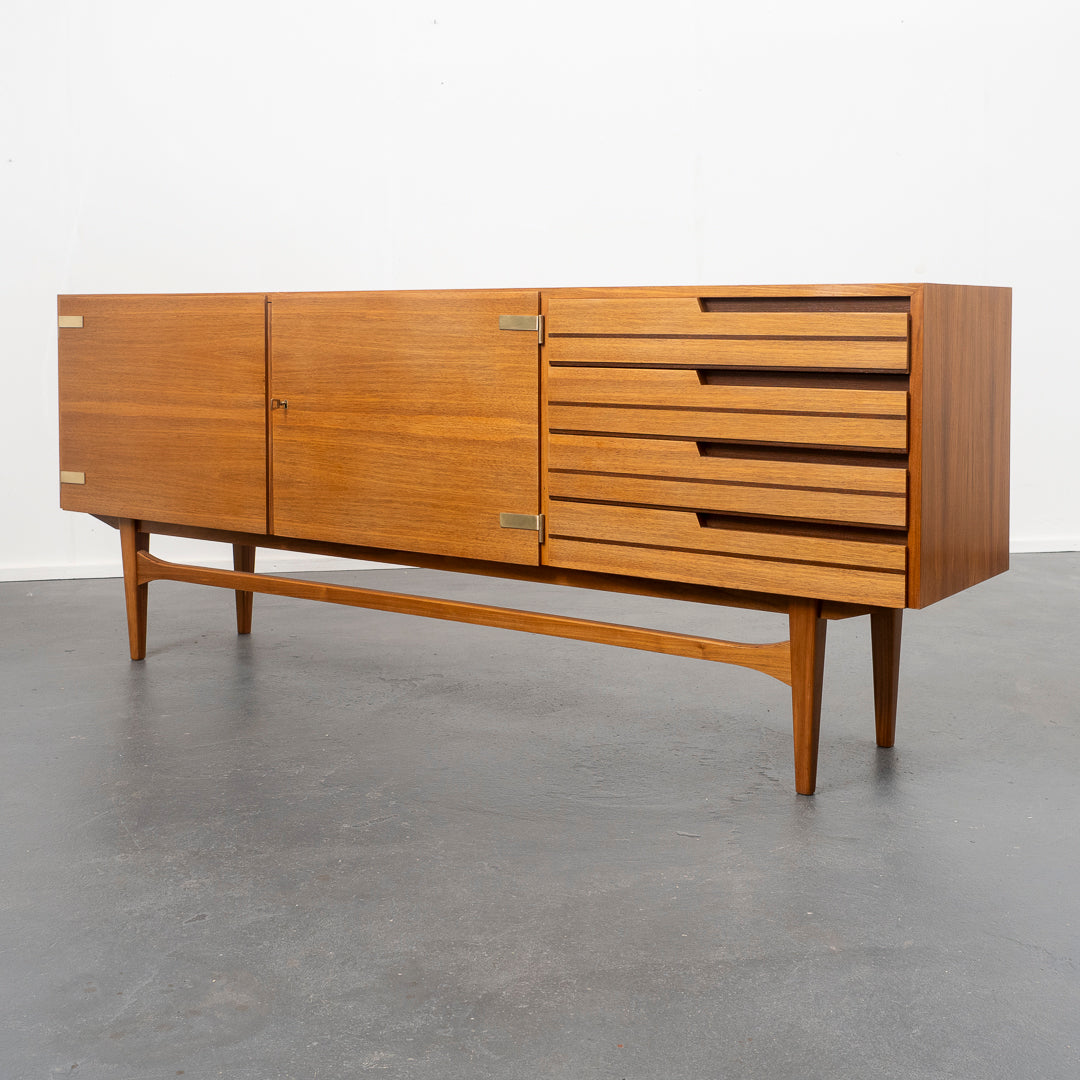 60er Jahre Sideboard, Nußbaum,restauriert, 200cm