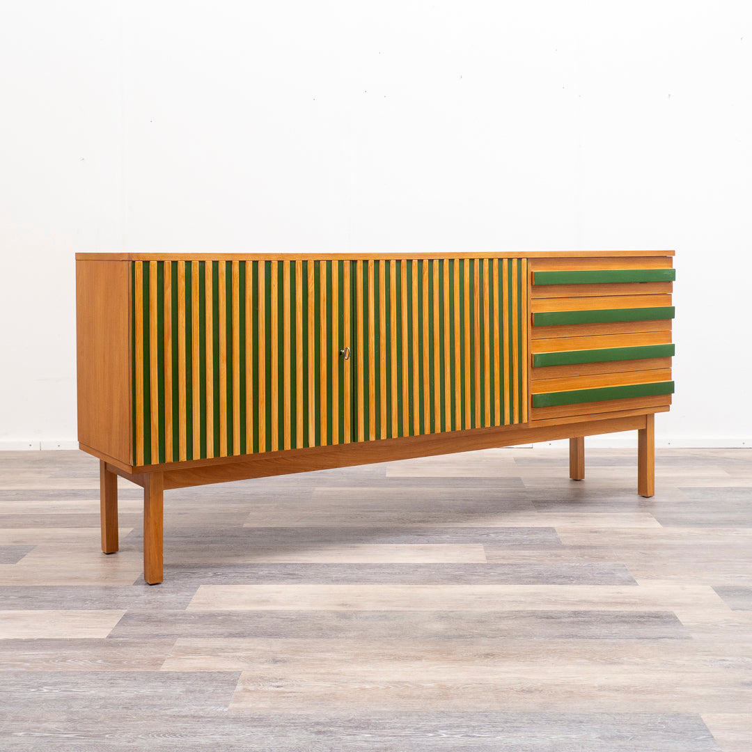 60er Jahre Sideboard, grün lackierte, geriefelte Front, 182 cm